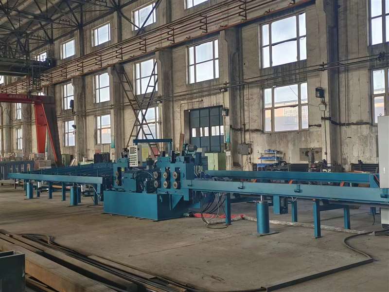 Steel peeling machine