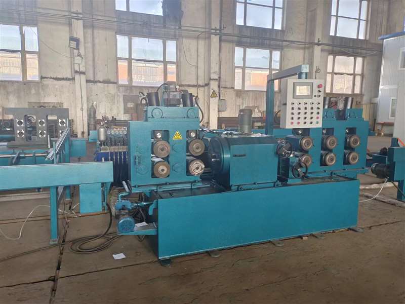 Steel plate peeling machine